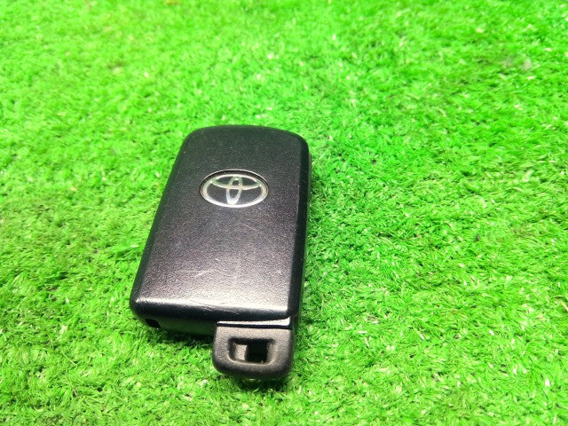 シエンタ キーレスリモコン 6AA-NHP170G 89904-28561