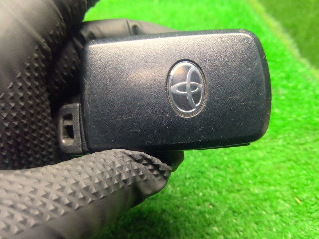シエンタ キーレスリモコン 6AA-NHP170G 89904-28561