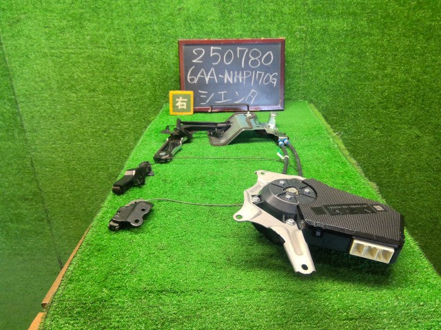 シエンタ 右パワースライドドアモーター 6AA-NHP170G 85005-52070