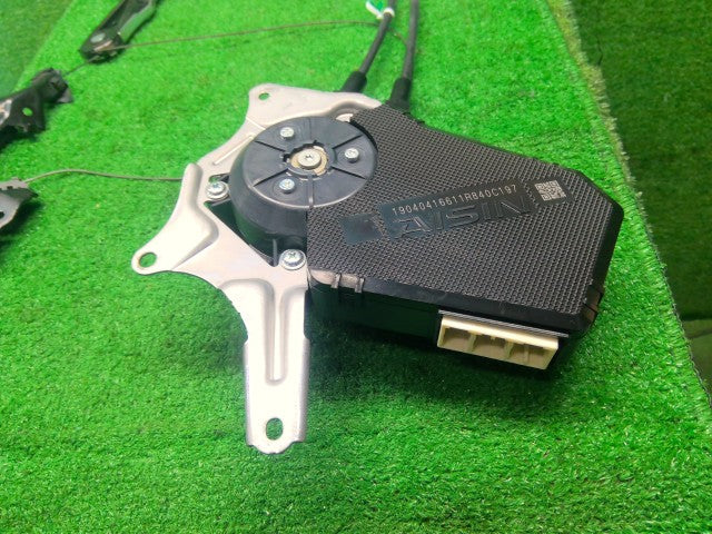 シエンタ 右パワースライドドアモーター 6AA-NHP170G 85005-52070