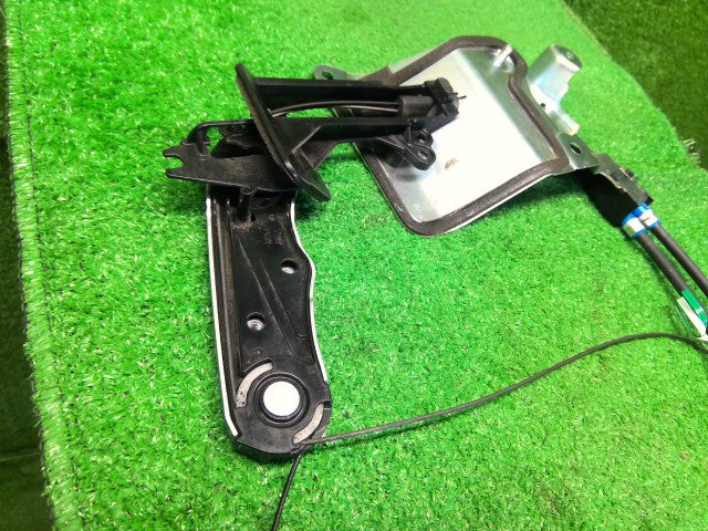 シエンタ 右パワースライドドアモーター 6AA-NHP170G 85005-52070