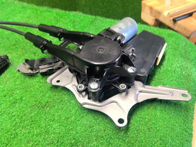 シエンタ 左パワースライドドアモーター 6AA-NHP170G 85006-52080