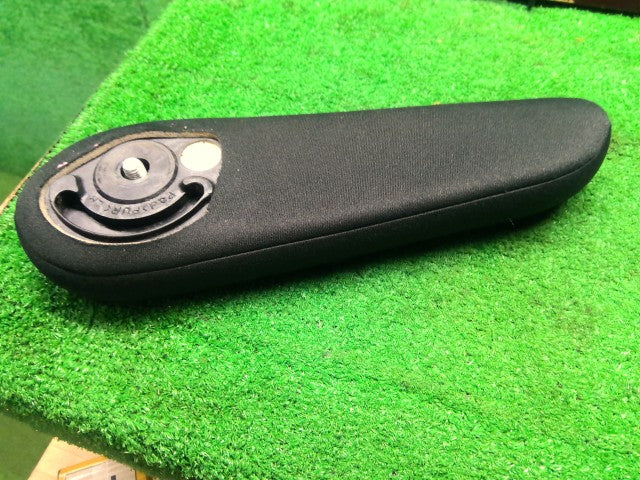 シエンタ アームレスト 6AA-NHP170G 74210-52030-B0