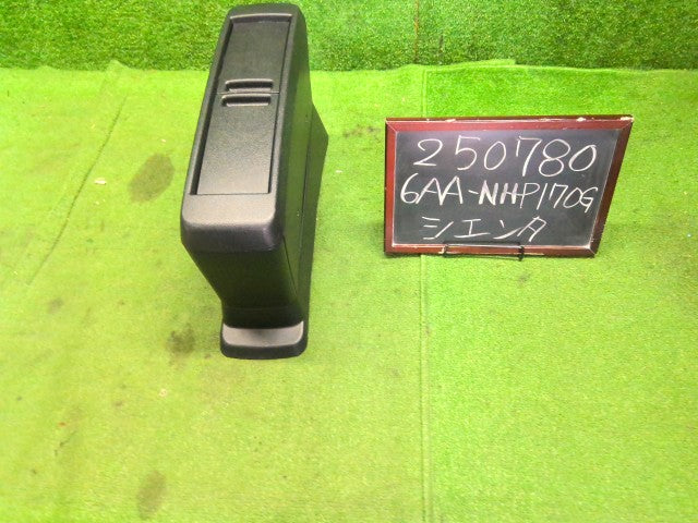 シエンタ コンソールボックス 6AA-NHP170G