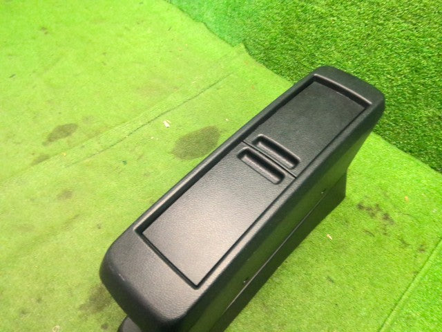 シエンタ コンソールボックス 6AA-NHP170G