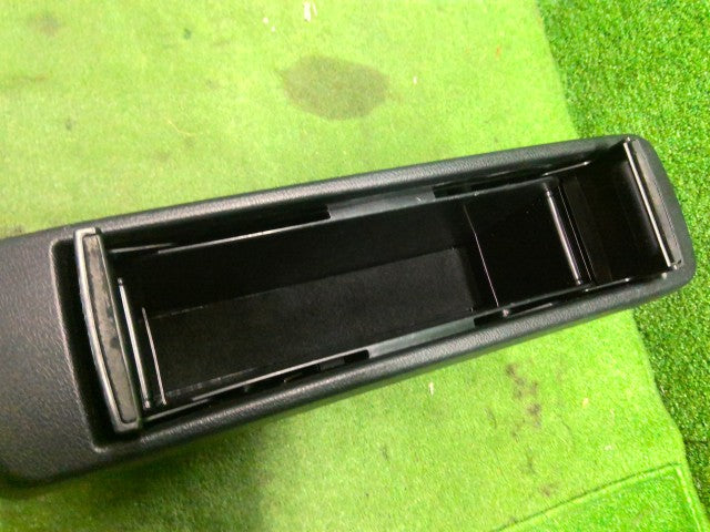 シエンタ コンソールボックス 6AA-NHP170G