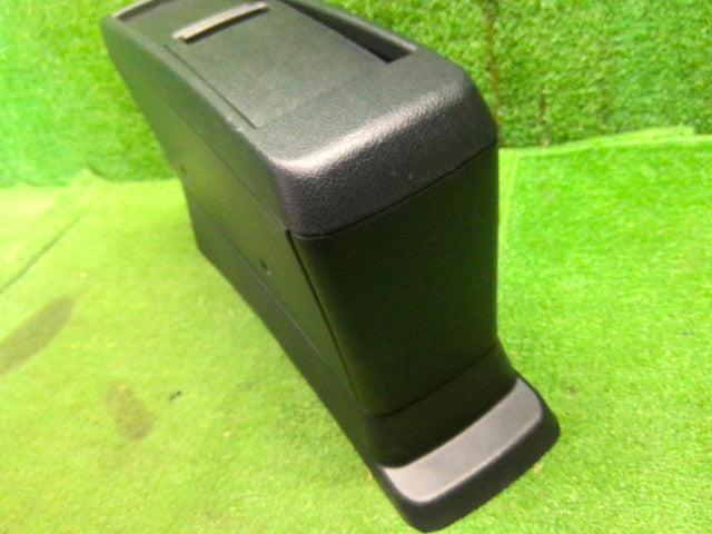 シエンタ コンソールボックス 6AA-NHP170G