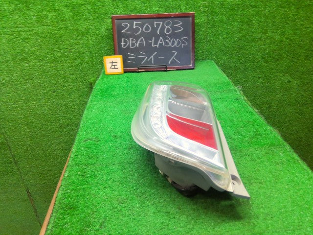 ミライース 左テールランプ DBA-LA300S 81560-B2600