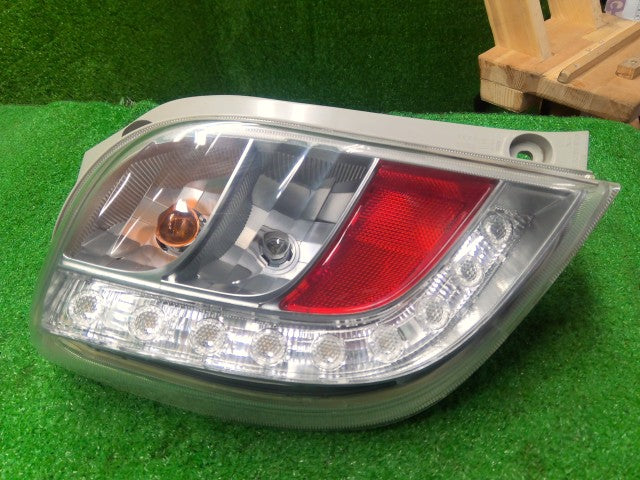ミライース 左テールランプ DBA-LA300S 81560-B2600