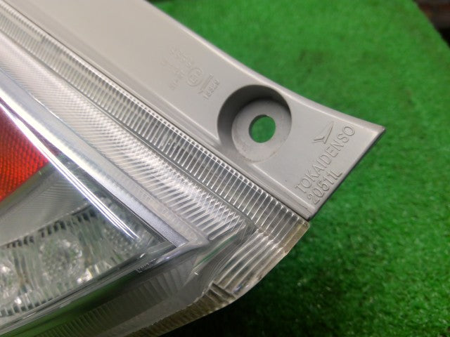 ミライース 左テールランプ DBA-LA300S 81560-B2600