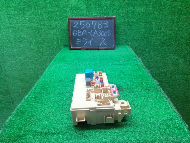 ミライース ヒューズボックス DBA-LA300S 82600-B2480