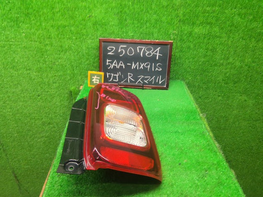 ワゴンＲスマイル 右テールランプ 5AA-MX91S 35650-84S00