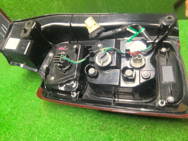 ワゴンＲスマイル 右テールランプ 5AA-MX91S 35650-84S00