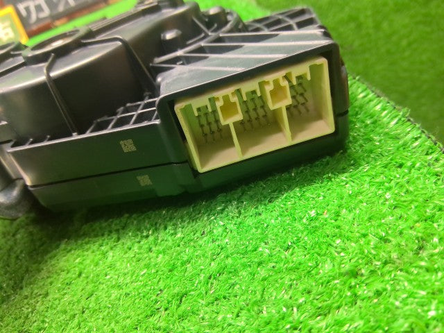 ワゴンＲスマイル 右パワースライドドアモーター 5AA-MX91S 84101-79R01