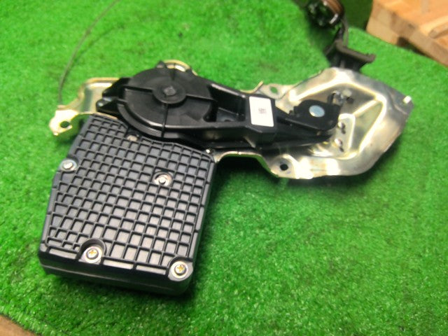 ワゴンＲスマイル 左パワースライドドアモーター 5AA-MX91S 84201-79R01