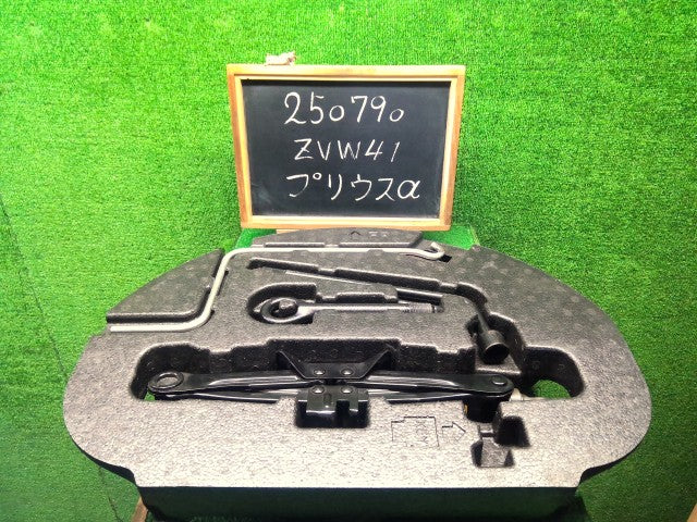 プリウスα 車載工具 DAA-ZVW41W