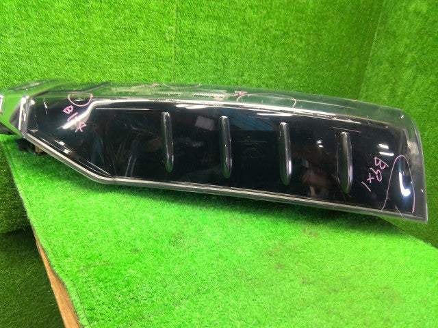 ヴォクシー テールランプ左右セット DAA-ZWR80G 81551-28560,81561-28640