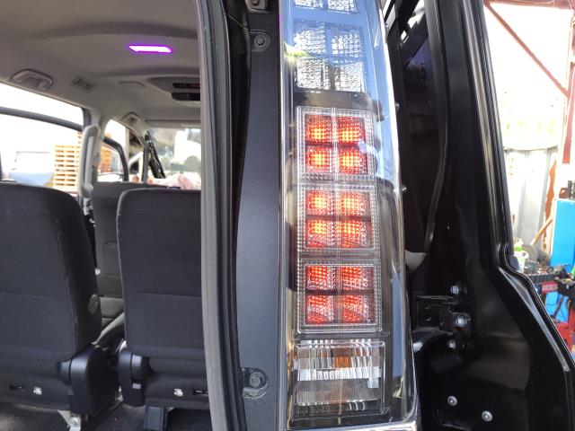 ヴォクシー テールランプ左右セット DAA-ZWR80G 81551-28560,81561-28640