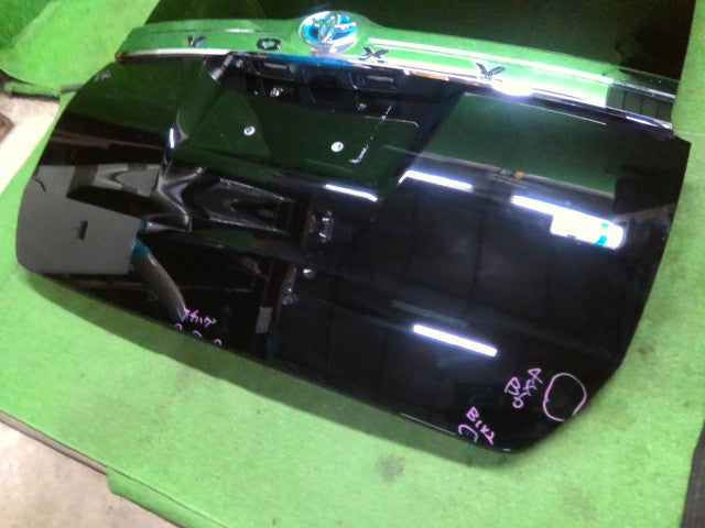 ヴォクシー バックドアＡＳＳＹ DAA-ZWR80G 67005-28D30