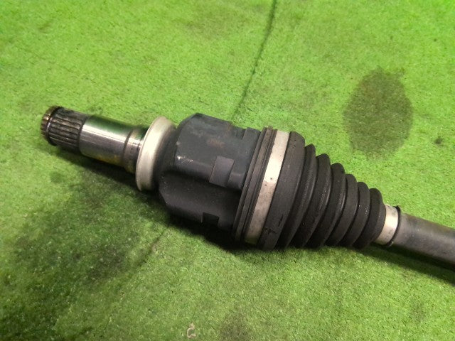 ヴォクシー 右Ｆドライブシャフト DAA-ZWR80G 43410-28170
