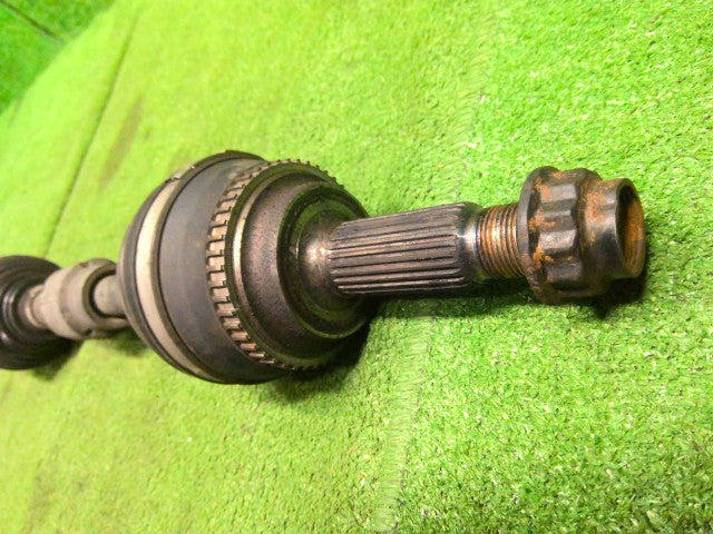 ヴォクシー 左Ｆドライブシャフト DAA-ZWR80G 43410-28170