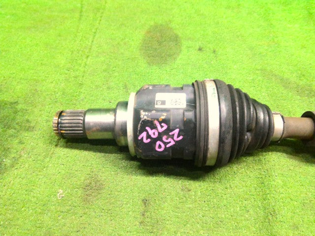 ヴォクシー 左Ｆドライブシャフト DAA-ZWR80G 43410-28170