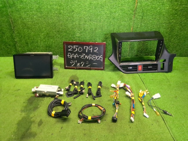 ヴォクシー カーナビゲーション DAA-ZWR80G EX1000
