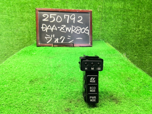 ヴォクシー 時計 DAA-ZWR80G 84970-28020