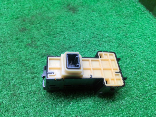 ヴォクシー 時計 DAA-ZWR80G 84970-28020
