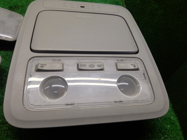 ヴォクシー ルームランプ DAA-ZWR80G 81208-28030-B0