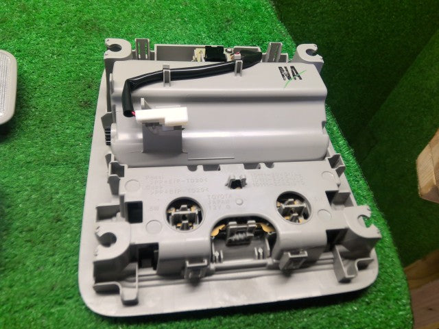 ヴォクシー ルームランプ DAA-ZWR80G 81208-28030-B0