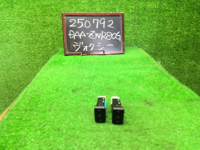 ヴォクシー スイッチ DAA-ZWR80G 84751-28040