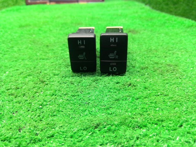 ヴォクシー スイッチ DAA-ZWR80G 84751-28040
