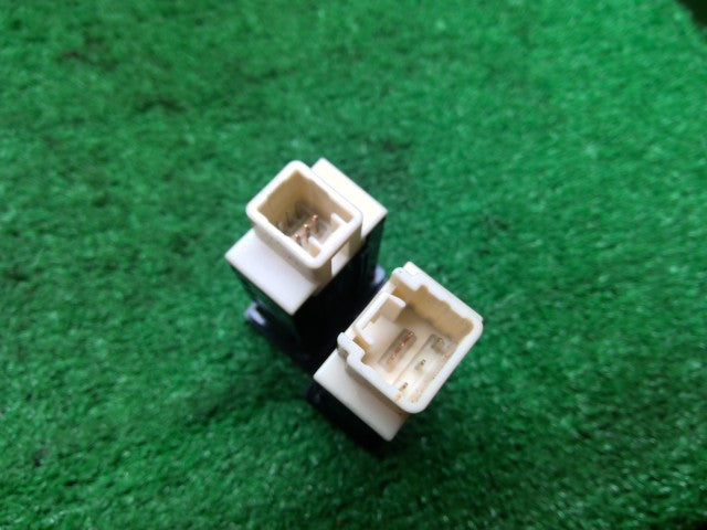 ヴォクシー スイッチ DAA-ZWR80G 84751-28040