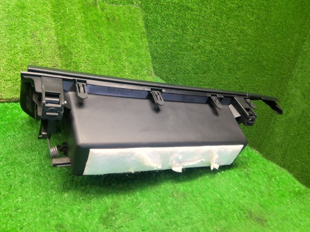 ヴォクシー グローブＢＯＸ DAA-ZWR80G 55042-28080-C0