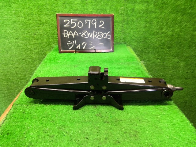 ヴォクシー 車載工具 DAA-ZWR80G 09111-28230