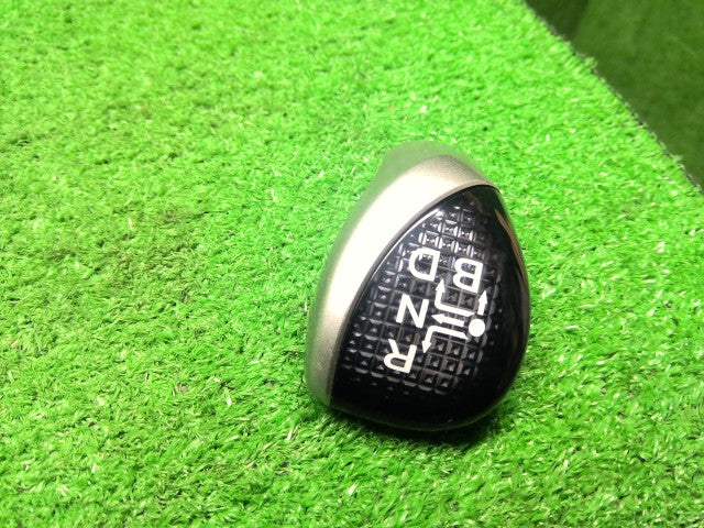 ヴォクシー 内装部品 DAA-ZWR80G 33504-49005-C0