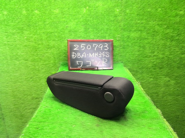 ワゴンＲ アームレスト DBA-MH34S 85501-72M10-AMB