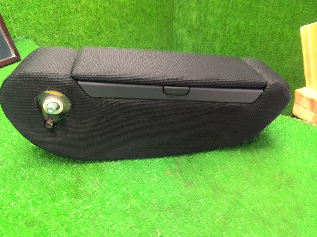 ワゴンＲ アームレスト DBA-MH34S 85501-72M10-AMB