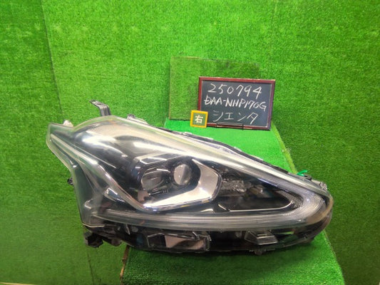 シエンタ 右ヘッドランプＡＳＳＹ DAA-NHP170G 81130-52K30
