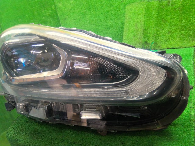 シエンタ 右ヘッドランプＡＳＳＹ DAA-NHP170G 81130-52K30