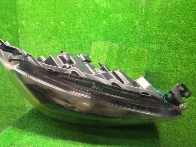 シエンタ 右ヘッドランプＡＳＳＹ DAA-NHP170G 81130-52K30