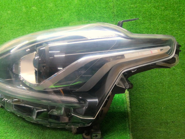 シエンタ 左ヘッドランプＡＳＳＹ DAA-NHP170G 81170-52K30