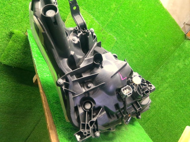 シエンタ 左ヘッドランプＡＳＳＹ DAA-NHP170G 81170-52K30