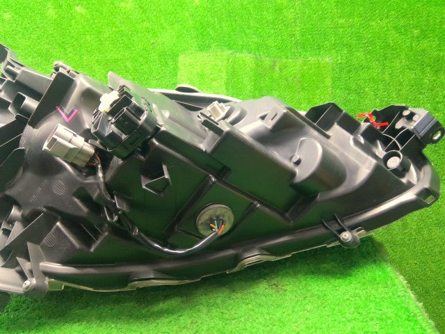 シエンタ 左ヘッドランプＡＳＳＹ DAA-NHP170G 81170-52K30