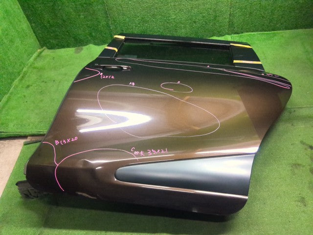 シエンタ 左ＲドアＡＳＳＹ DAA-NHP170G 67004-52610