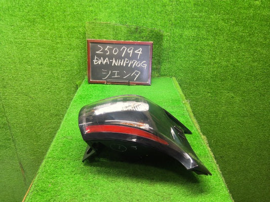 シエンタ 右テールランプ DAA-NHP170G 81551-52C90