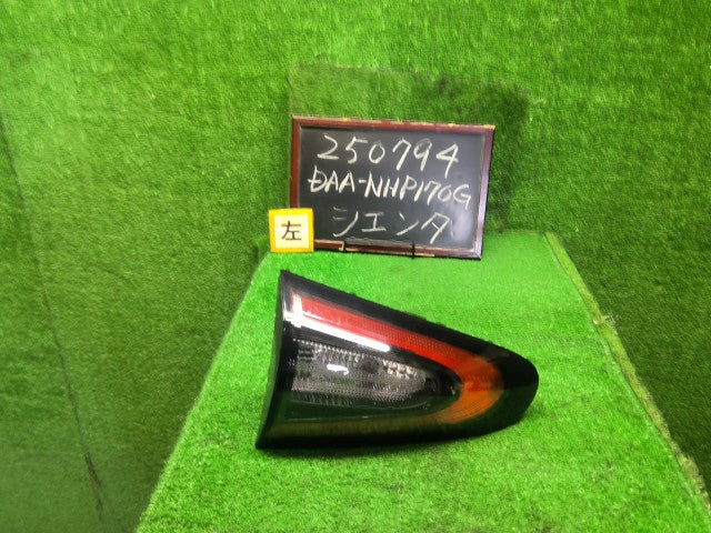 シエンタ 左テールランプ DAA-NHP170G 81591-52330