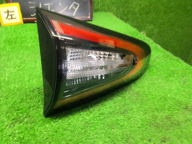 シエンタ 左テールランプ DAA-NHP170G 81591-52330