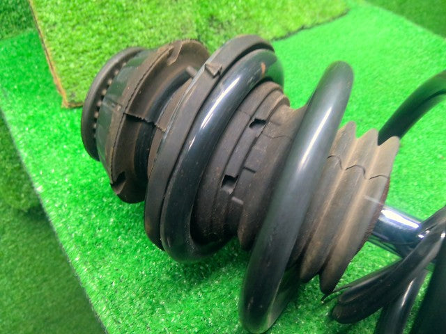 シエンタ 右Ｆストラット DAA-NHP170G 48510-52K40